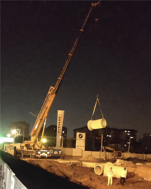 重庆市“弯臂矫正”—— 吊车的 “形变补偿” 技术