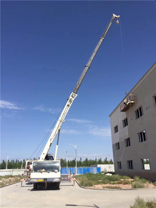 重庆市“轻装强干”—— 吊车的 “轻量化臂架” 技术