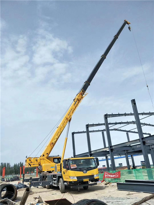重庆市超高层建筑钢结构吊装案例